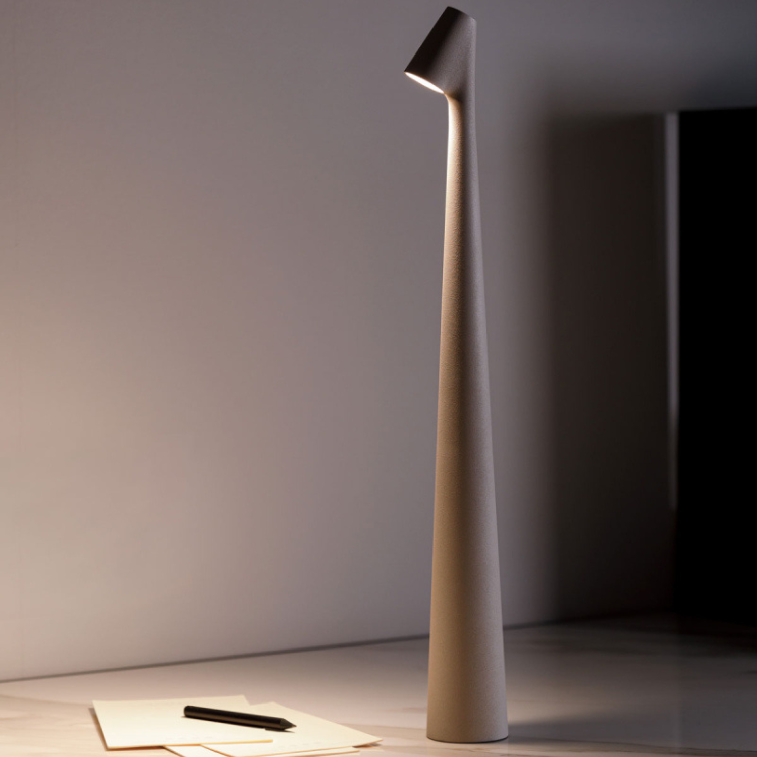 Freyja Slanke Tafellamp