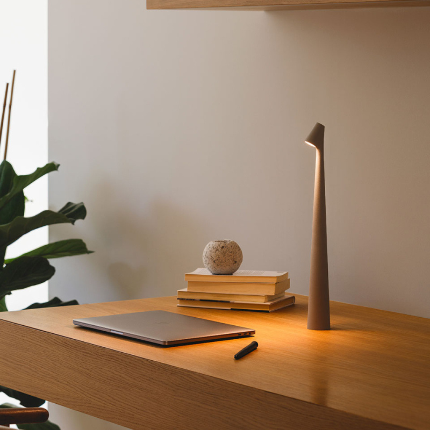 Freyja Slanke Tafellamp